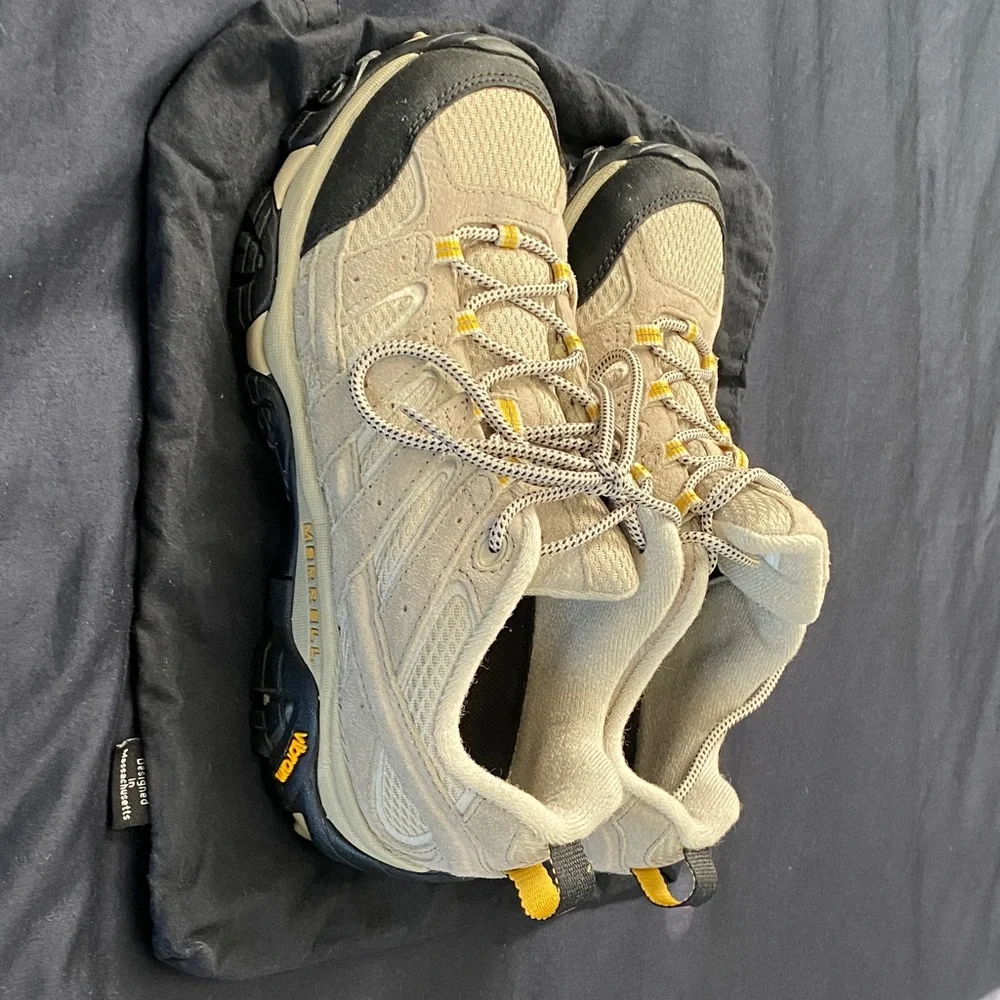 Merrell Moab Tan and Black Outdoor Shoes - Picture 4 of 9